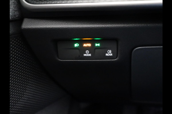 Škoda Superb Combi 1.5 TSI PHEV Business Edition 204 PK PHEV | Verlengde garantie | Panorama dak | Trekhaak | 18" Lm velgen |