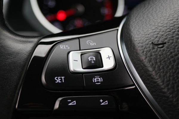 Volkswagen Tiguan Allspace 1.5 TSI DSG Comfortline 7p. Climate, ACC, Camera, Apple Carplay, PDC, Trekhaak, 18'' Volkswagen Tiguan Allspace 1.5 TSI DSG Comfortline 7p. Climate, ACC, Camera, Apple Carplay, PDC, Trekhaak, 18''