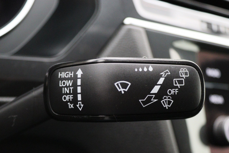 Volkswagen Tiguan Allspace 1.5 TSI DSG Comfortline 7p. Climate, ACC, Camera, Apple Carplay, PDC, Trekhaak, 18'' Volkswagen Tiguan Allspace 1.5 TSI DSG Comfortline 7p. Climate, ACC, Camera, Apple Carplay, PDC, Trekhaak, 18''