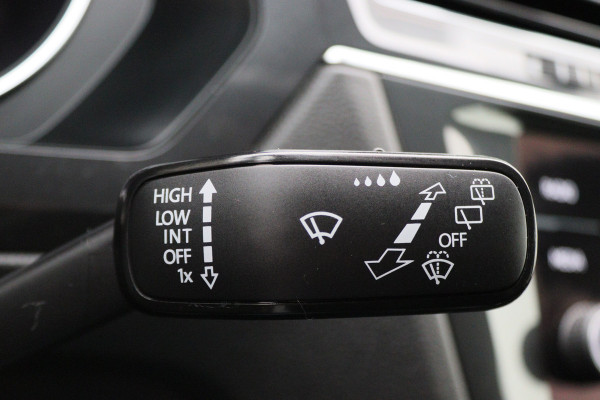 Volkswagen Tiguan Allspace 1.5 TSI DSG Comfortline 7p. Climate, ACC, Camera, Apple Carplay, PDC, Trekhaak, 18'' Volkswagen Tiguan Allspace 1.5 TSI DSG Comfortline 7p. Climate, ACC, Camera, Apple Carplay, PDC, Trekhaak, 18''