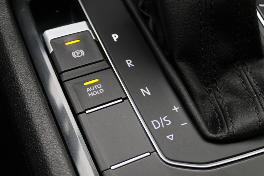 Volkswagen Tiguan Allspace 1.5 TSI DSG Comfortline 7p. Climate, ACC, Camera, Apple Carplay, PDC, Trekhaak, 18'' Volkswagen Tiguan Allspace 1.5 TSI DSG Comfortline 7p. Climate, ACC, Camera, Apple Carplay, PDC, Trekhaak, 18''