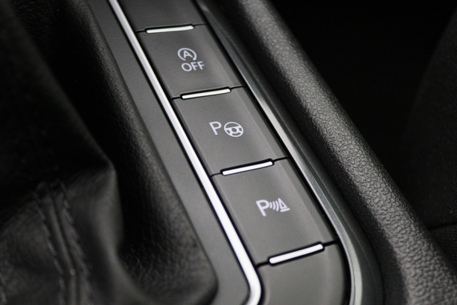 Volkswagen Tiguan Allspace 1.5 TSI DSG Comfortline 7p. Climate, ACC, Camera, Apple Carplay, PDC, Trekhaak, 18'' Volkswagen Tiguan Allspace 1.5 TSI DSG Comfortline 7p. Climate, ACC, Camera, Apple Carplay, PDC, Trekhaak, 18''