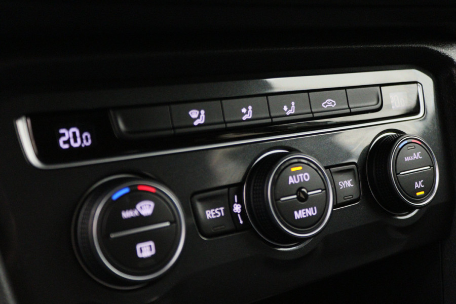 Volkswagen Tiguan Allspace 1.5 TSI DSG Comfortline 7p. Climate, ACC, Camera, Apple Carplay, PDC, Trekhaak, 18'' Volkswagen Tiguan Allspace 1.5 TSI DSG Comfortline 7p. Climate, ACC, Camera, Apple Carplay, PDC, Trekhaak, 18''