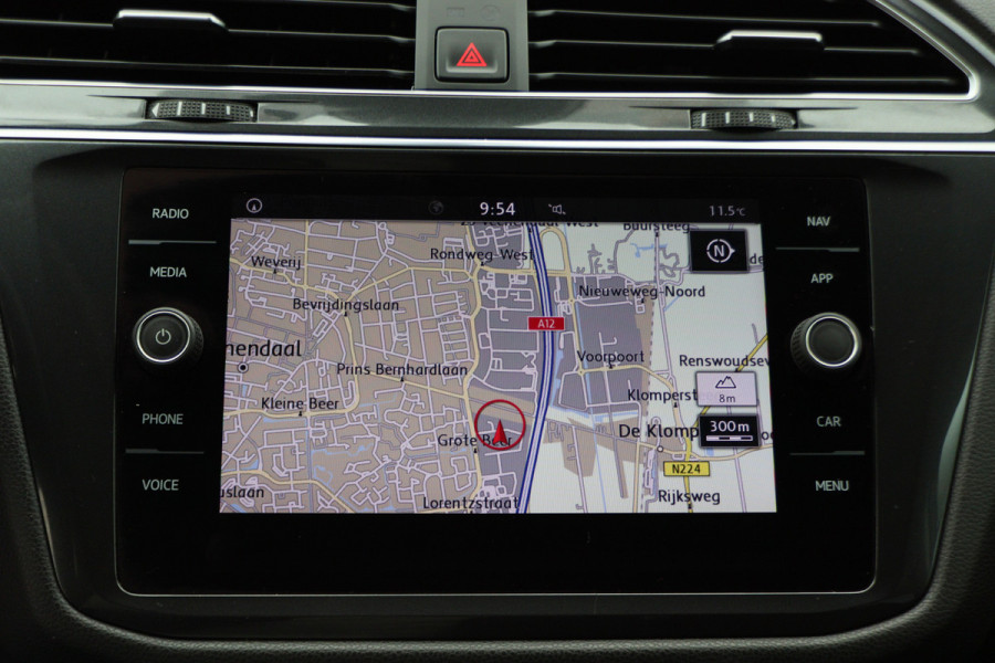 Volkswagen Tiguan Allspace 1.5 TSI DSG Comfortline 7p. Climate, ACC, Camera, Apple Carplay, PDC, Trekhaak, 18'' Volkswagen Tiguan Allspace 1.5 TSI DSG Comfortline 7p. Climate, ACC, Camera, Apple Carplay, PDC, Trekhaak, 18''