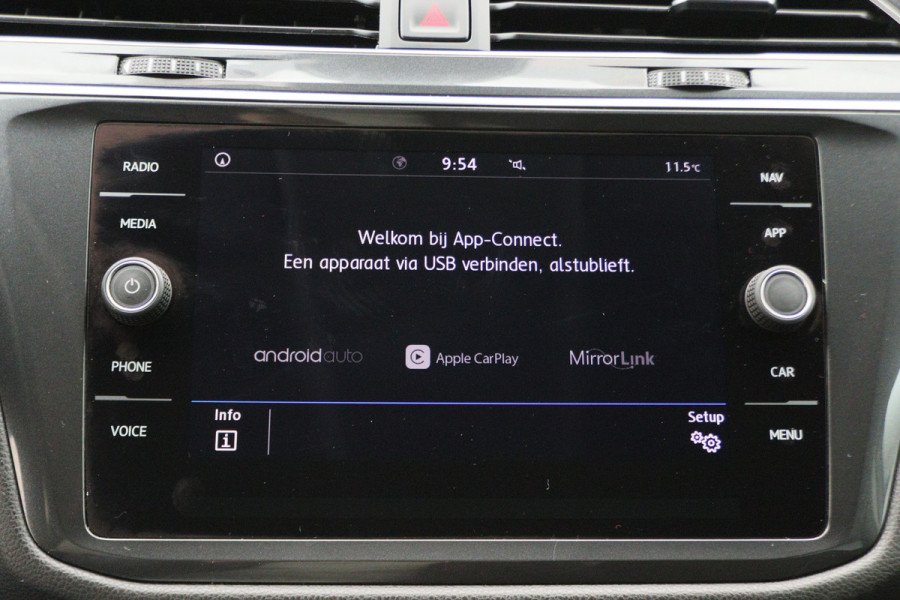 Volkswagen Tiguan Allspace 1.5 TSI DSG Comfortline 7p. Climate, ACC, Camera, Apple Carplay, PDC, Trekhaak, 18'' Volkswagen Tiguan Allspace 1.5 TSI DSG Comfortline 7p. Climate, ACC, Camera, Apple Carplay, PDC, Trekhaak, 18''