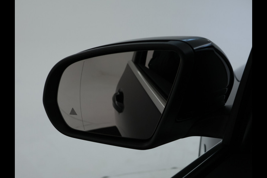 Mercedes-Benz GLA 250 e Plug-In Hybride | Panoramadak | Distronic | Sound system | Parkeerpakket met achteruitrijcamera | Stuur en Stoelverwarming. Inclusief 24 maanden MB Certified garantie voor Europa.