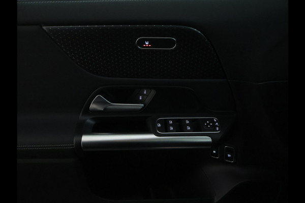 Mercedes-Benz GLA 250 e Plug-In Hybride | Panoramadak | Distronic | Sound system | Parkeerpakket met achteruitrijcamera | Stuur en Stoelverwarming. Inclusief 24 maanden MB Certified garantie voor Europa.