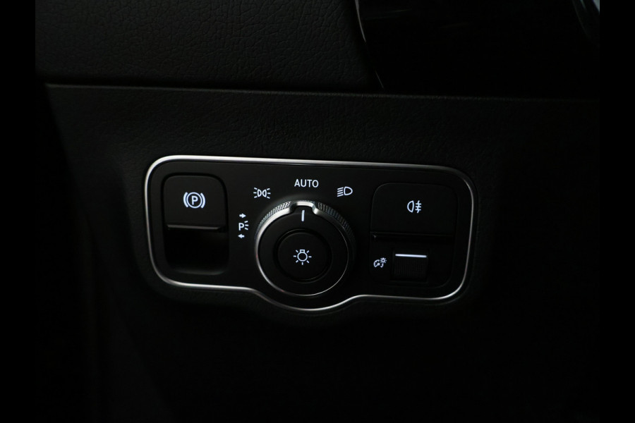 Mercedes-Benz GLA 250 e Plug-In Hybride | Panoramadak | Distronic | Sound system | Parkeerpakket met achteruitrijcamera | Stuur en Stoelverwarming. Inclusief 24 maanden MB Certified garantie voor Europa.