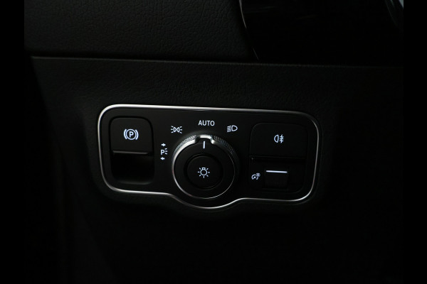 Mercedes-Benz GLA 250 e Plug-In Hybride | Panoramadak | Distronic | Sound system | Parkeerpakket met achteruitrijcamera | Stuur en Stoelverwarming. Inclusief 24 maanden MB Certified garantie voor Europa.