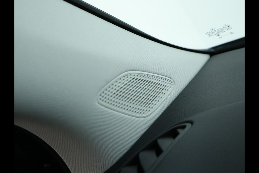 Mercedes-Benz GLA 250 e Plug-In Hybride | Panoramadak | Distronic | Sound system | Parkeerpakket met achteruitrijcamera | Stuur en Stoelverwarming. Inclusief 24 maanden MB Certified garantie voor Europa.