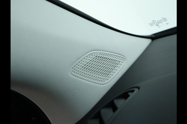 Mercedes-Benz GLA 250 e Plug-In Hybride | Panoramadak | Distronic | Sound system | Parkeerpakket met achteruitrijcamera | Stuur en Stoelverwarming. Inclusief 24 maanden MB Certified garantie voor Europa.