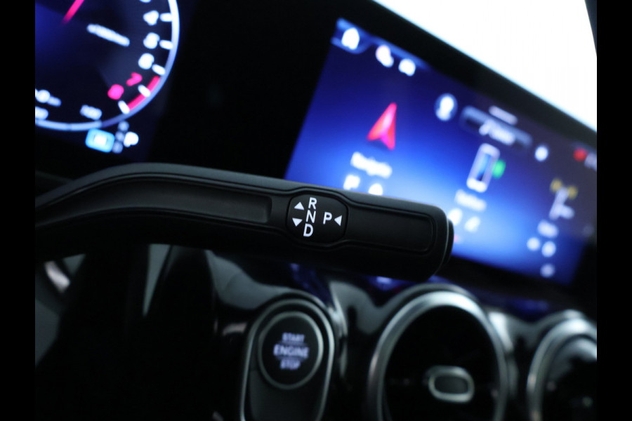 Mercedes-Benz GLA 250 e Plug-In Hybride | Panoramadak | Distronic | Sound system | Parkeerpakket met achteruitrijcamera | Stuur en Stoelverwarming. Inclusief 24 maanden MB Certified garantie voor Europa.