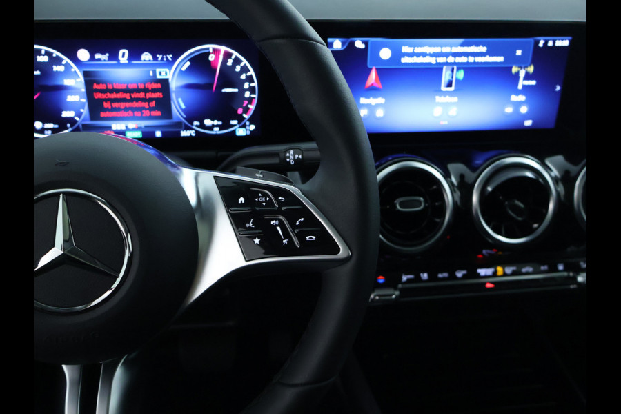Mercedes-Benz GLA 250 e Plug-In Hybride | Panoramadak | Distronic | Sound system | Parkeerpakket met achteruitrijcamera | Stuur en Stoelverwarming. Inclusief 24 maanden MB Certified garantie voor Europa.