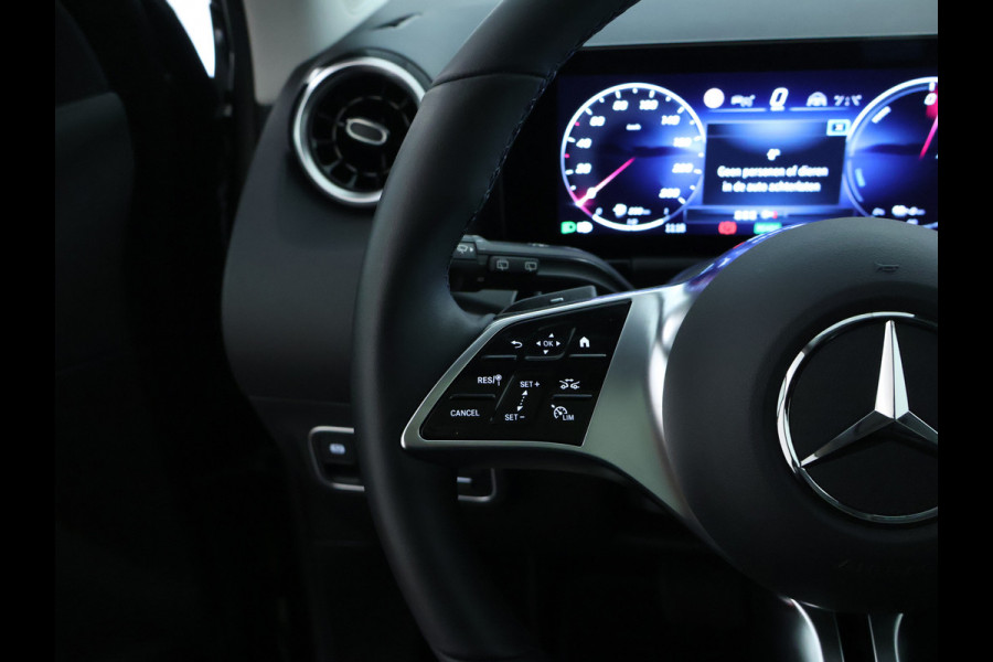 Mercedes-Benz GLA 250 e Plug-In Hybride | Panoramadak | Distronic | Sound system | Parkeerpakket met achteruitrijcamera | Stuur en Stoelverwarming. Inclusief 24 maanden MB Certified garantie voor Europa.