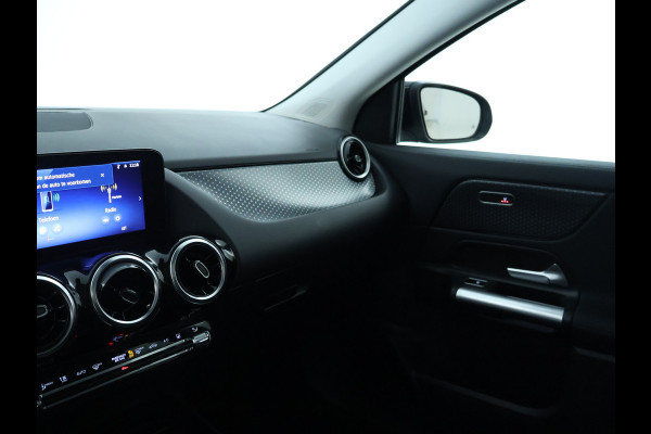 Mercedes-Benz GLA 250 e Plug-In Hybride | Panoramadak | Distronic | Sound system | Parkeerpakket met achteruitrijcamera | Stuur en Stoelverwarming. Inclusief 24 maanden MB Certified garantie voor Europa.