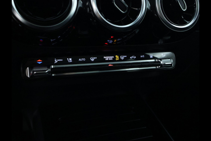Mercedes-Benz GLA 250 e Plug-In Hybride | Panoramadak | Distronic | Sound system | Parkeerpakket met achteruitrijcamera | Stuur en Stoelverwarming. Inclusief 24 maanden MB Certified garantie voor Europa.