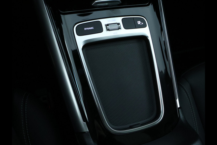 Mercedes-Benz GLA 250 e Plug-In Hybride | Panoramadak | Distronic | Sound system | Parkeerpakket met achteruitrijcamera | Stuur en Stoelverwarming. Inclusief 24 maanden MB Certified garantie voor Europa.