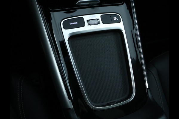 Mercedes-Benz GLA 250 e Plug-In Hybride | Panoramadak | Distronic | Sound system | Parkeerpakket met achteruitrijcamera | Stuur en Stoelverwarming. Inclusief 24 maanden MB Certified garantie voor Europa.