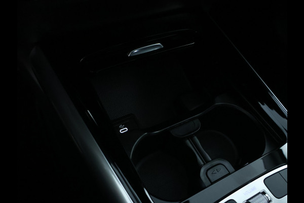 Mercedes-Benz GLA 250 e Plug-In Hybride | Panoramadak | Distronic | Sound system | Parkeerpakket met achteruitrijcamera | Stuur en Stoelverwarming. Inclusief 24 maanden MB Certified garantie voor Europa.