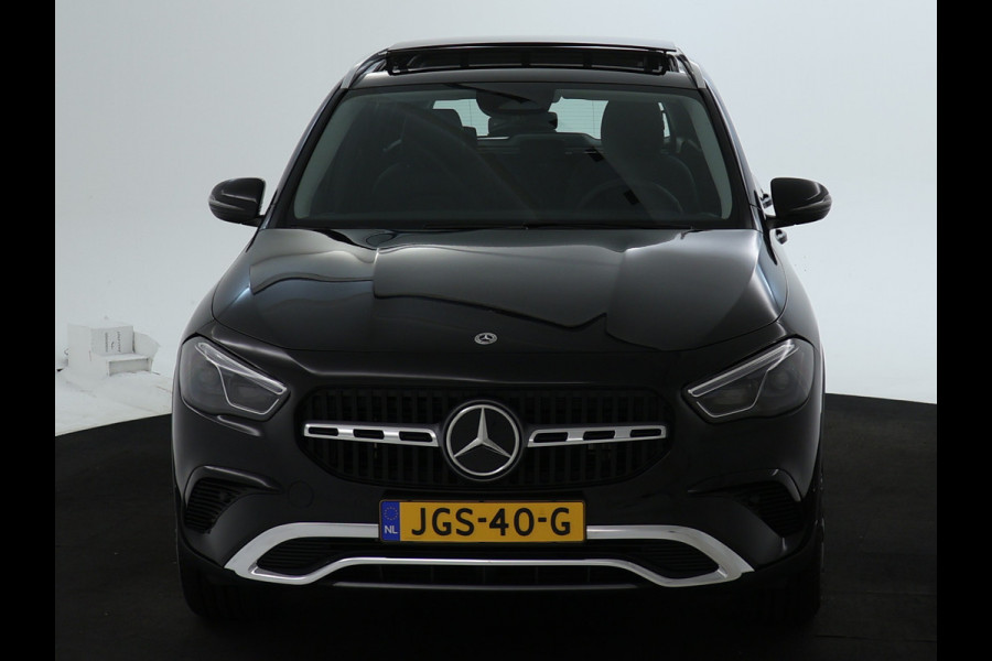 Mercedes-Benz GLA 250 e Plug-In Hybride | Panoramadak | Distronic | Sound system | Parkeerpakket met achteruitrijcamera | Stuur en Stoelverwarming. Inclusief 24 maanden MB Certified garantie voor Europa.