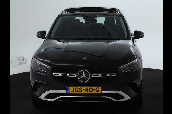 Mercedes-Benz GLA 250 e Plug-In Hybride | Panoramadak | Distronic | Sound system | Parkeerpakket met achteruitrijcamera | Stuur en Stoelverwarming. Inclusief 24 maanden MB Certified garantie voor Europa.