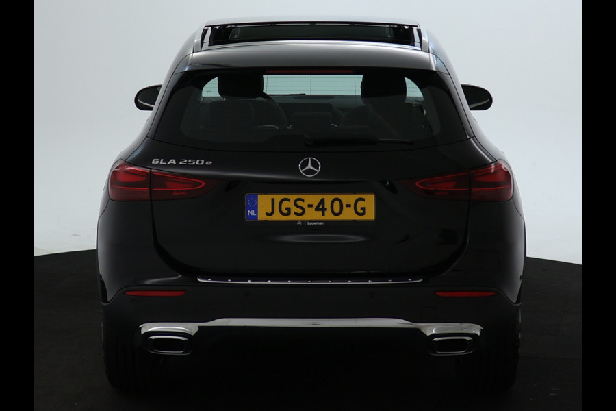 Mercedes-Benz GLA 250 e Plug-In Hybride | Panoramadak | Distronic | Sound system | Parkeerpakket met achteruitrijcamera | Stuur en Stoelverwarming. Inclusief 24 maanden MB Certified garantie voor Europa.