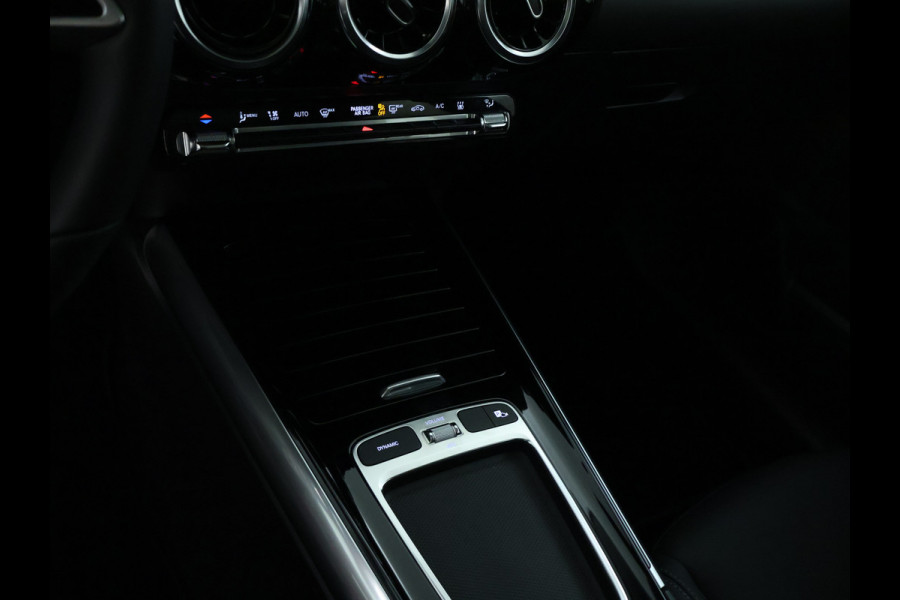 Mercedes-Benz GLA 250 e Plug-In Hybride | Panoramadak | Distronic | Sound system | Parkeerpakket met achteruitrijcamera | Stuur en Stoelverwarming. Inclusief 24 maanden MB Certified garantie voor Europa.