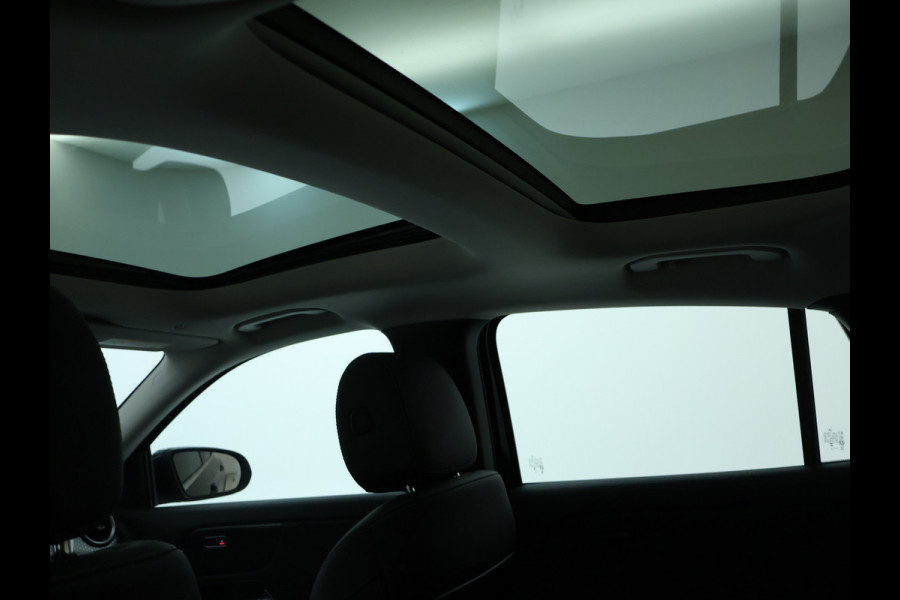 Mercedes-Benz GLA 250 e Plug-In Hybride | Panoramadak | Distronic | Sound system | Parkeerpakket met achteruitrijcamera | Stuur en Stoelverwarming. Inclusief 24 maanden MB Certified garantie voor Europa.