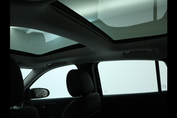 Mercedes-Benz GLA 250 e Plug-In Hybride | Panoramadak | Distronic | Sound system | Parkeerpakket met achteruitrijcamera | Stuur en Stoelverwarming. Inclusief 24 maanden MB Certified garantie voor Europa.