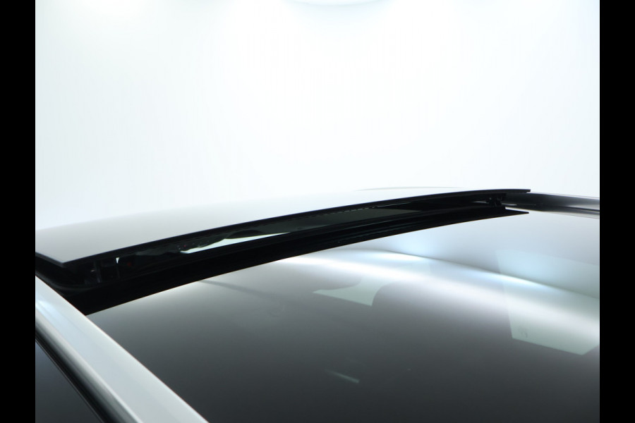 Mercedes-Benz GLA 250 e Plug-In Hybride | Panoramadak | Distronic | Sound system | Parkeerpakket met achteruitrijcamera | Stuur en Stoelverwarming. Inclusief 24 maanden MB Certified garantie voor Europa.