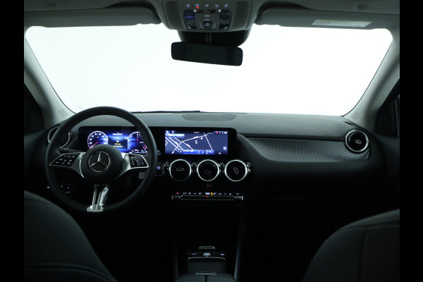 Mercedes-Benz GLA 250 e Plug-In Hybride | Panoramadak | Distronic | Sound system | Parkeerpakket met achteruitrijcamera | Stuur en Stoelverwarming. Inclusief 24 maanden MB Certified garantie voor Europa.