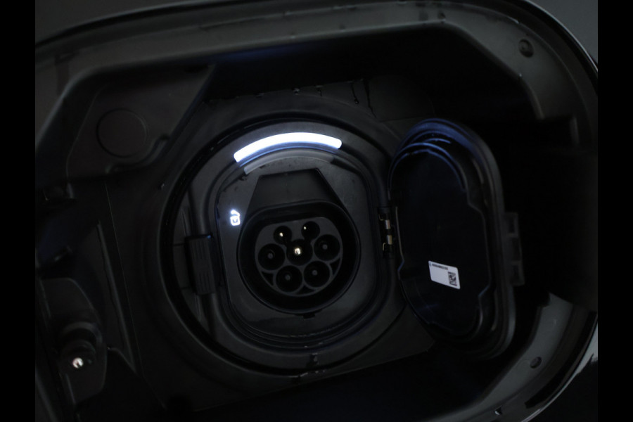 Mercedes-Benz GLA 250 e Plug-In Hybride | Panoramadak | Distronic | Sound system | Parkeerpakket met achteruitrijcamera | Stuur en Stoelverwarming. Inclusief 24 maanden MB Certified garantie voor Europa.