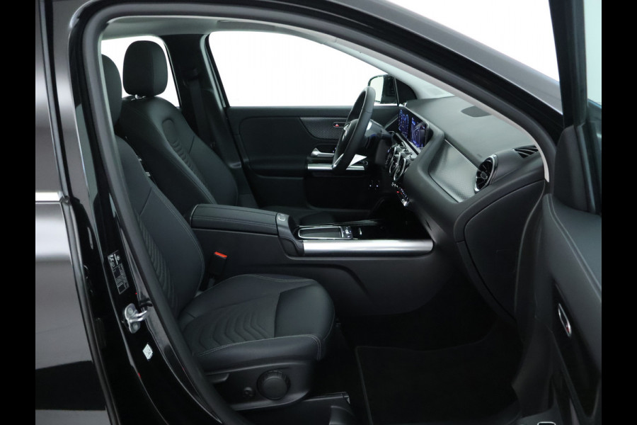 Mercedes-Benz GLA 250 e Plug-In Hybride | Panoramadak | Distronic | Sound system | Parkeerpakket met achteruitrijcamera | Stuur en Stoelverwarming. Inclusief 24 maanden MB Certified garantie voor Europa.