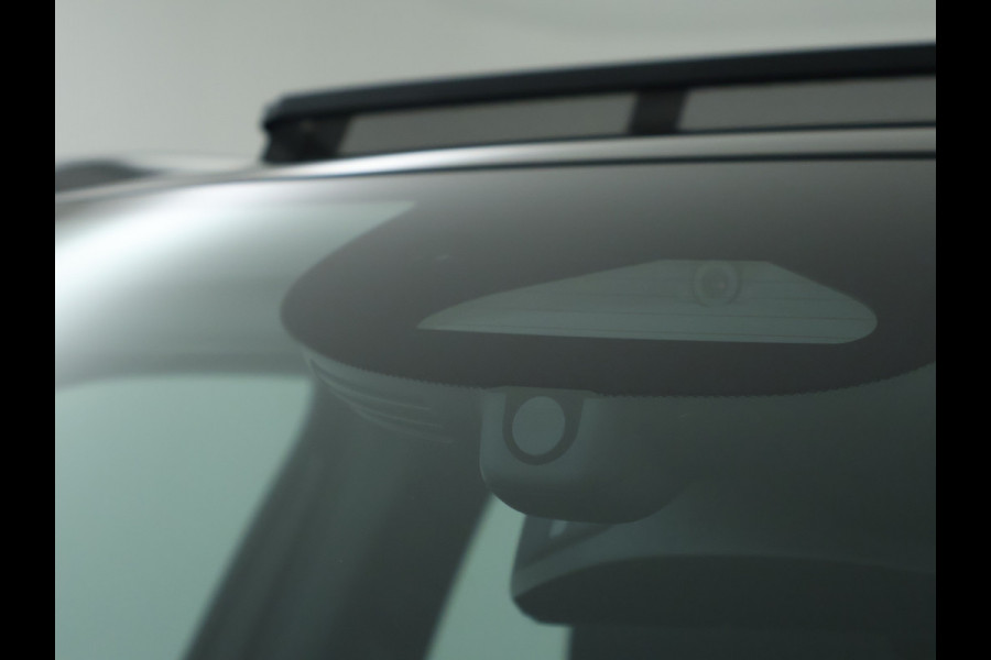 Mercedes-Benz GLA 250 e Plug-In Hybride | Panoramadak | Distronic | Sound system | Parkeerpakket met achteruitrijcamera | Stuur en Stoelverwarming. Inclusief 24 maanden MB Certified garantie voor Europa.