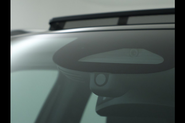 Mercedes-Benz GLA 250 e Plug-In Hybride | Panoramadak | Distronic | Sound system | Parkeerpakket met achteruitrijcamera | Stuur en Stoelverwarming. Inclusief 24 maanden MB Certified garantie voor Europa.