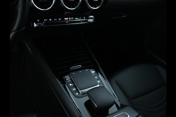 Mercedes-Benz GLA 250 e Plug-In Hybride Stoelverwarming voor | Easy Pack Kofferklep | Achteruitrijcamera | Elektrisch inklapbare buitenspiegels. Inclusief 24 maanden MB Certified garantie voor Europa.