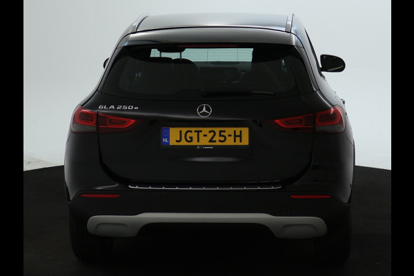Mercedes-Benz GLA 250 e Plug-In Hybride Stoelverwarming voor | Easy Pack Kofferklep | Achteruitrijcamera | Elektrisch inklapbare buitenspiegels. Inclusief 24 maanden MB Certified garantie voor Europa.