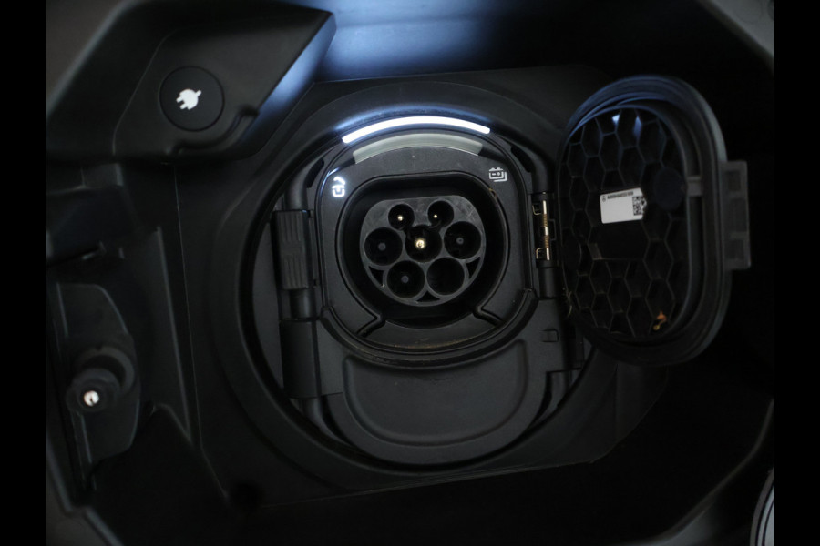 Mercedes-Benz GLA 250 e Plug-In Hybride Stoelverwarming voor | Easy Pack Kofferklep | Achteruitrijcamera | Elektrisch inklapbare buitenspiegels. Inclusief 24 maanden MB Certified garantie voor Europa.