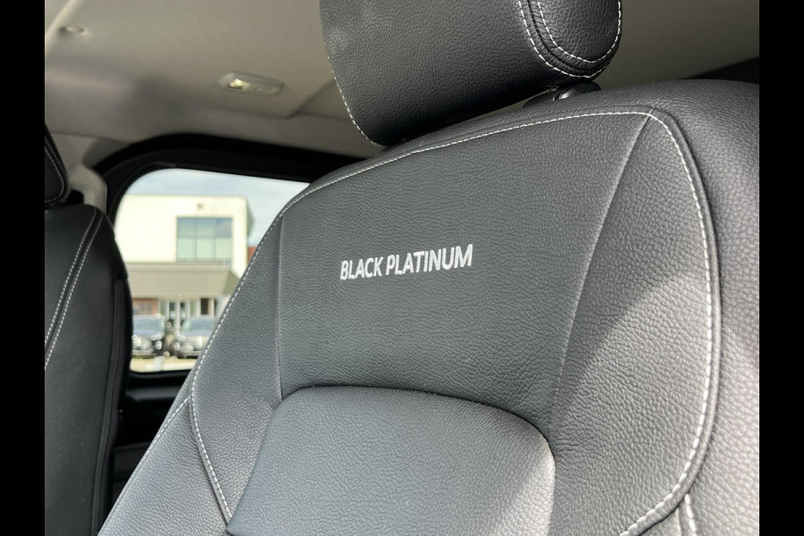Ford Transit Custom 320 2.5 PHEV L2H1 Black Platinum DC ZUID | Ford Voorraad  | Prijs is excl. BTW incl. BPM  | incl. €4.422,- korting! | Dubbele cabine Snoeks leder | Full led | Dubbele zij-schuifdeur | Direct uit voorraad leverbaar! | Full options
