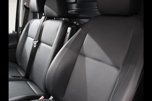 Mercedes-Benz Vito 119 CDI 190pk Automaat L2 Lang Navigatie Camera Apple Carplay Cruise control Trekhaak Leder Lichtmetalen Velgen Mercedes-Benz Vito 119 CDI 190pk Automaat L2 Lang Navigatie Camera Apple Carplay Cruise control Trekhaak Leder Lichtmetalen Velgen