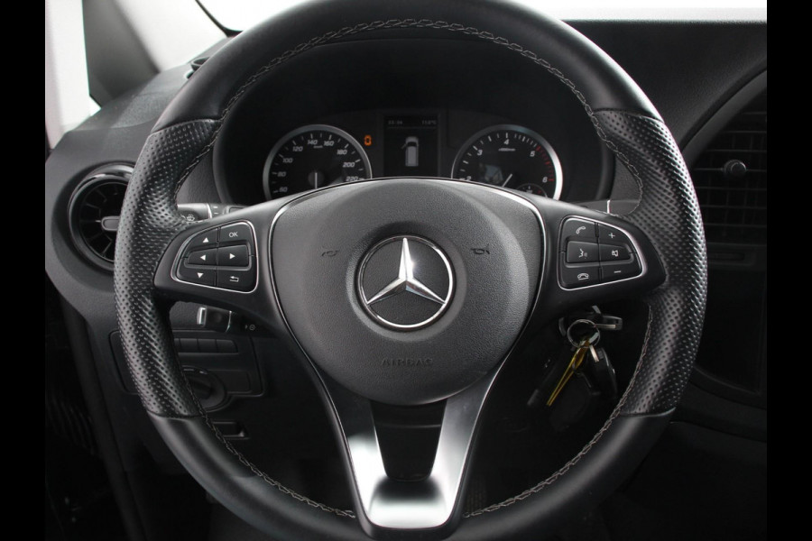 Mercedes-Benz Vito 119 CDI 190pk Automaat L2 Lang Navigatie Camera Apple Carplay Cruise control Trekhaak Leder Lichtmetalen Velgen Mercedes-Benz Vito 119 CDI 190pk Automaat L2 Lang Navigatie Camera Apple Carplay Cruise control Trekhaak Leder Lichtmetalen Velgen