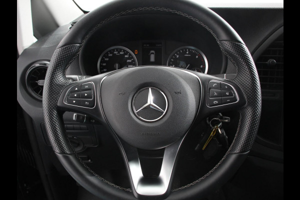 Mercedes-Benz Vito 119 CDI 190pk Automaat L2 Lang Navigatie Camera Apple Carplay Cruise control Trekhaak Leder Lichtmetalen Velgen Mercedes-Benz Vito 119 CDI 190pk Automaat L2 Lang Navigatie Camera Apple Carplay Cruise control Trekhaak Leder Lichtmetalen Velgen