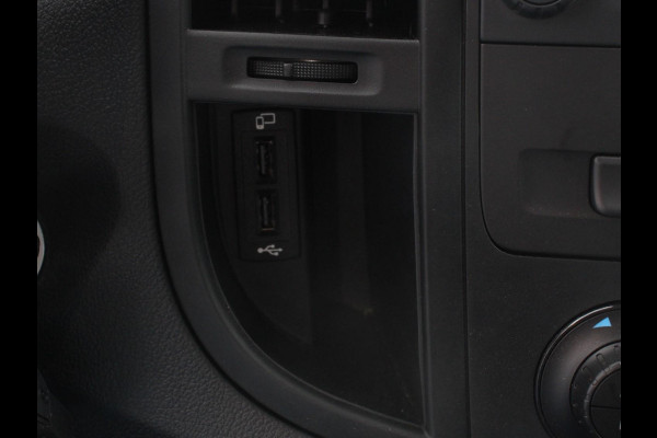 Mercedes-Benz Vito 119 CDI 190pk Automaat L2 Lang Navigatie Camera Apple Carplay Cruise control Trekhaak Leder Lichtmetalen Velgen Mercedes-Benz Vito 119 CDI 190pk Automaat L2 Lang Navigatie Camera Apple Carplay Cruise control Trekhaak Leder Lichtmetalen Velgen