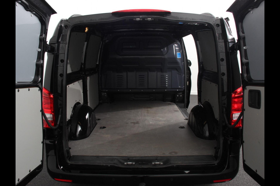 Mercedes-Benz Vito 119 CDI 190pk Automaat L2 Lang Navigatie Camera Apple Carplay Cruise control Trekhaak Leder Lichtmetalen Velgen Mercedes-Benz Vito 119 CDI 190pk Automaat L2 Lang Navigatie Camera Apple Carplay Cruise control Trekhaak Leder Lichtmetalen Velgen