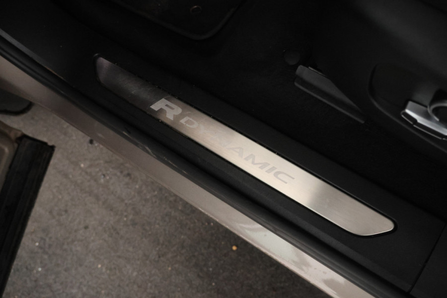 Land Rover Range Rover Evoque 1.5 P300e AWD R-Dynamic S Automaat, Climate, Adaptieve cruise Land Rover Range Rover Evoque 1.5 P300e AWD R-Dynamic S Automaat, Climate, Adaptieve cruise