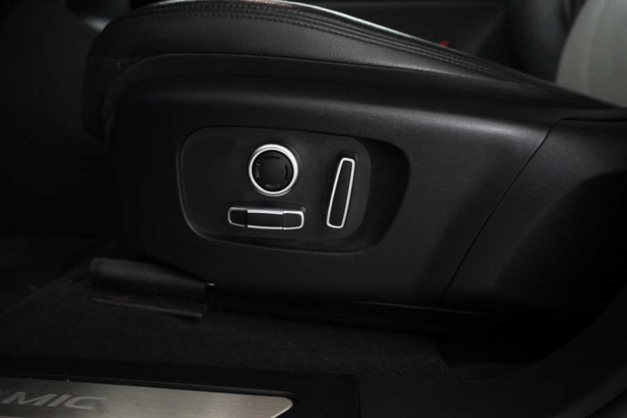 Land Rover Range Rover Evoque 1.5 P300e AWD R-Dynamic S Automaat, Climate, Adaptieve cruise Land Rover Range Rover Evoque 1.5 P300e AWD R-Dynamic S Automaat, Climate, Adaptieve cruise