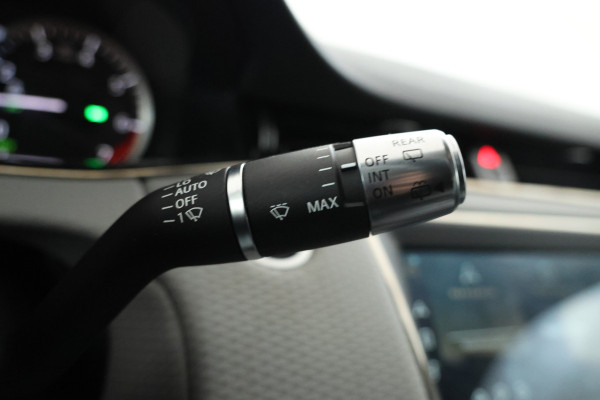 Land Rover Range Rover Evoque 1.5 P300e AWD R-Dynamic S Automaat, Climate, Adaptieve cruise Land Rover Range Rover Evoque 1.5 P300e AWD R-Dynamic S Automaat, Climate, Adaptieve cruise