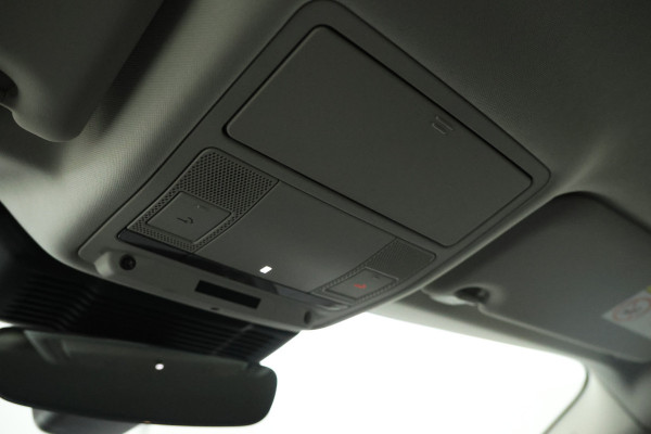 Land Rover Range Rover Evoque 1.5 P300e AWD R-Dynamic S Automaat, Climate, Adaptieve cruise Land Rover Range Rover Evoque 1.5 P300e AWD R-Dynamic S Automaat, Climate, Adaptieve cruise