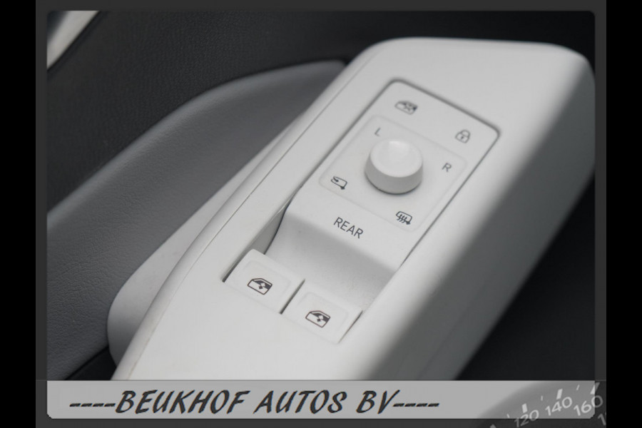 Volkswagen ID.3 First Plus 58 kWh Trekhaak Carplay Soh 94% Volkswagen ID.3 First Plus 58 kWh Trekhaak Carplay Soh 94%