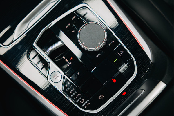 BMW X5 xDrive50e | Volledig M uitgevoerd| Head-up | Verwarmde en verkoelde bekerhouders | Pano |